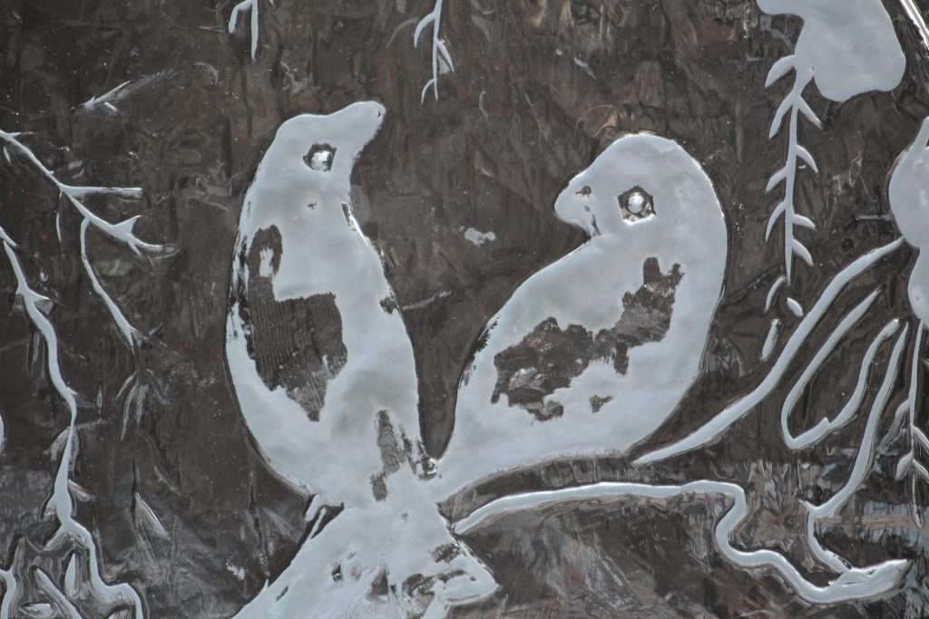 Carving of two birds on an ice sculpture