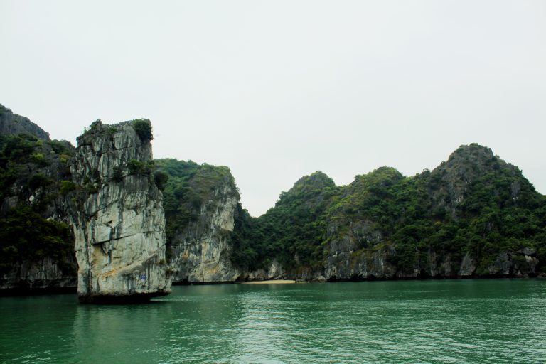 Finding a cheap Ha Long Bay cruise