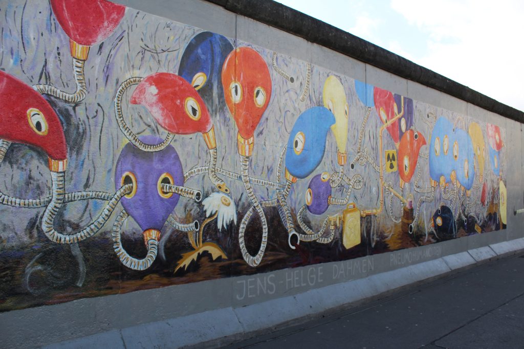 Mural called Pneumohumanoides by Jens-Helge Dahmen. 