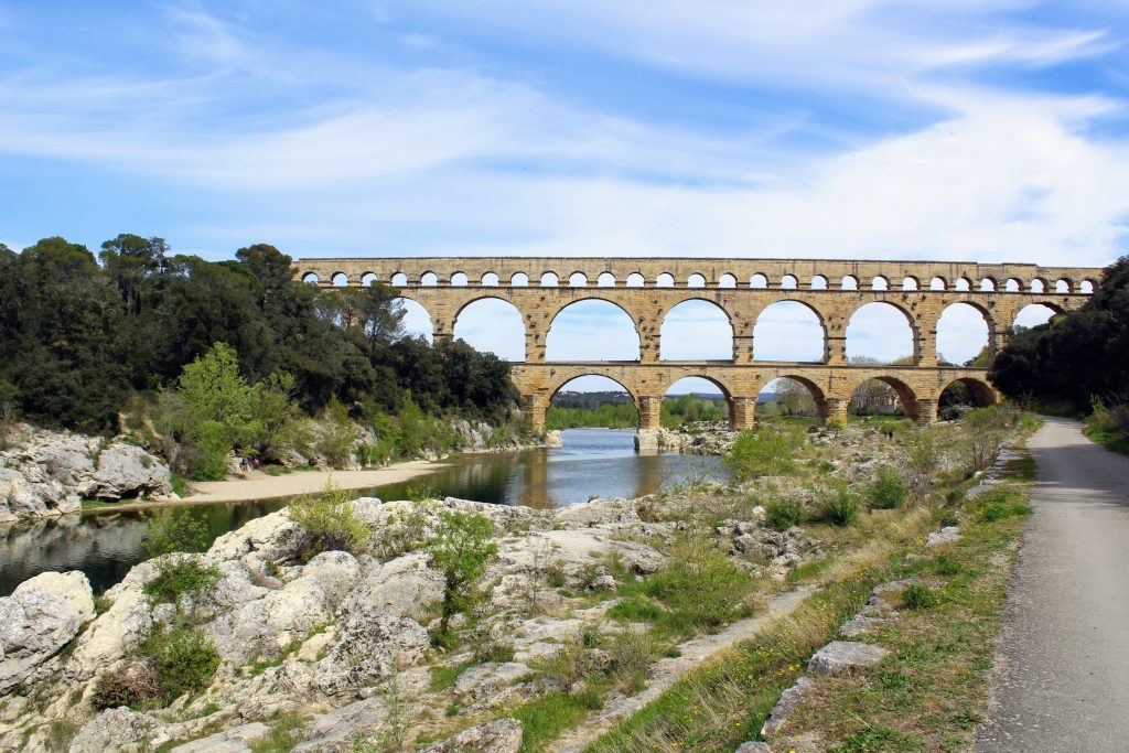 Photo of the aqueduct with a path on the right hand side.
