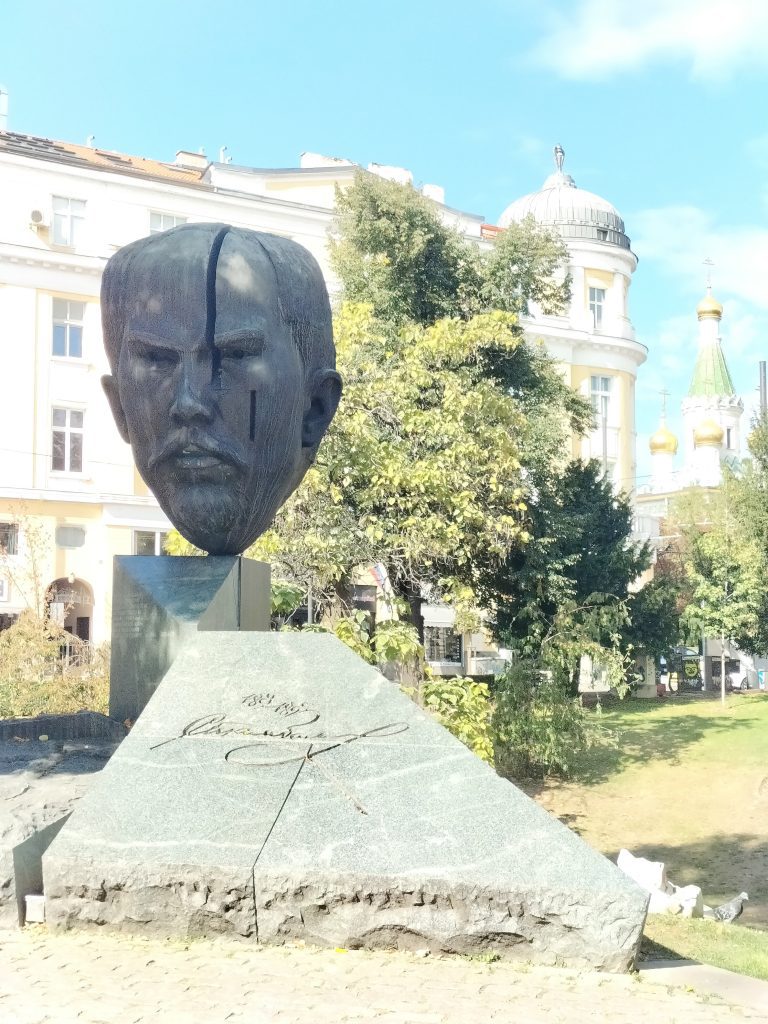 Photo of the statue of Stefan Stambolov, the starting point for the free food tour in Sofia.